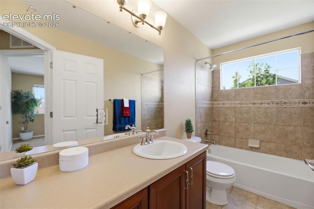 Image 21 of 43: Bathroom