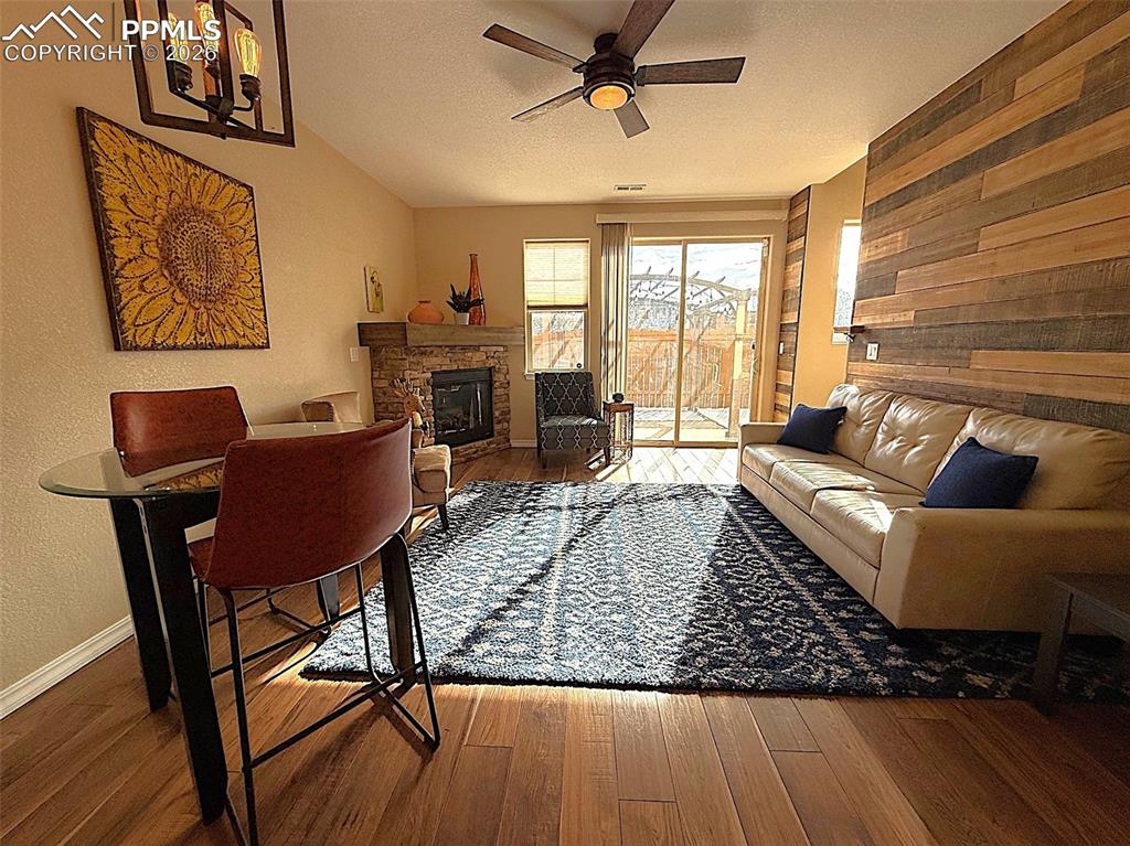 Image 14 of 49: Living Room