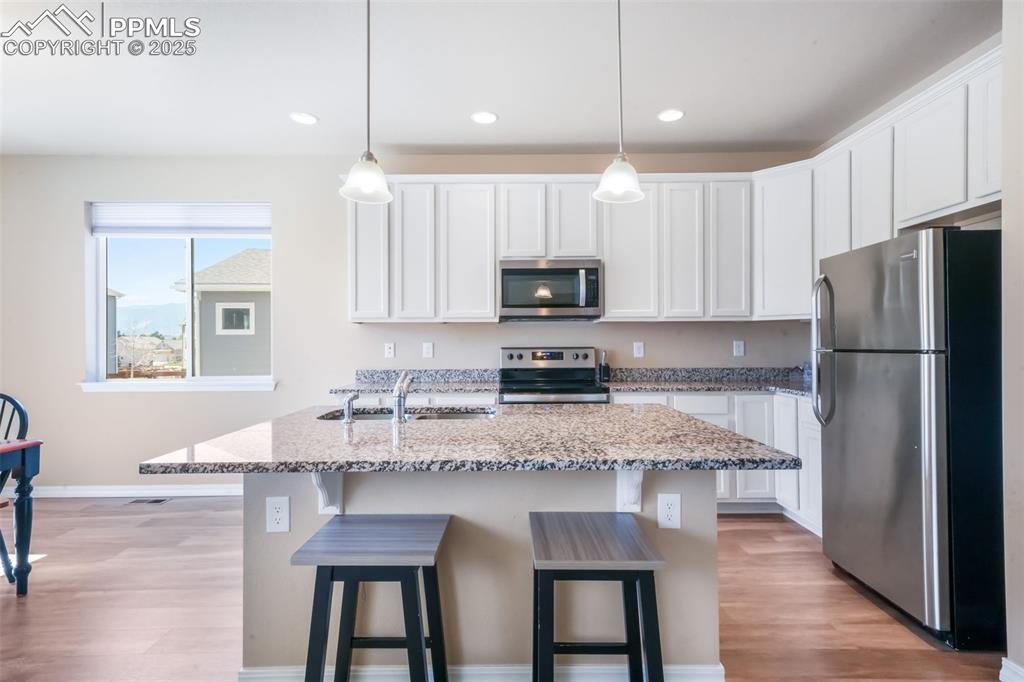 Image 10 of 50: Kitchen