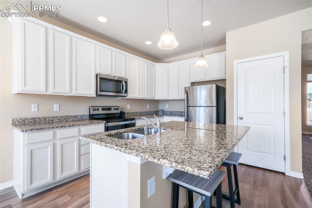 Image 11 of 50: Kitchen