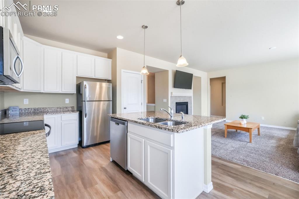 Image 13 of 50: Kitchen