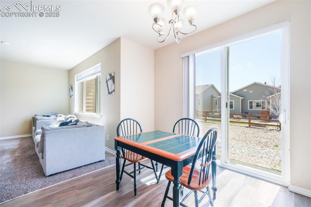 Image 15 of 50: Dining Area