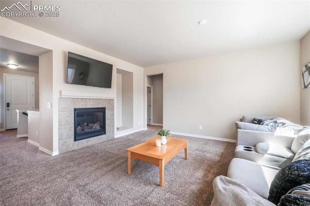 Image 18 of 50: Living Room