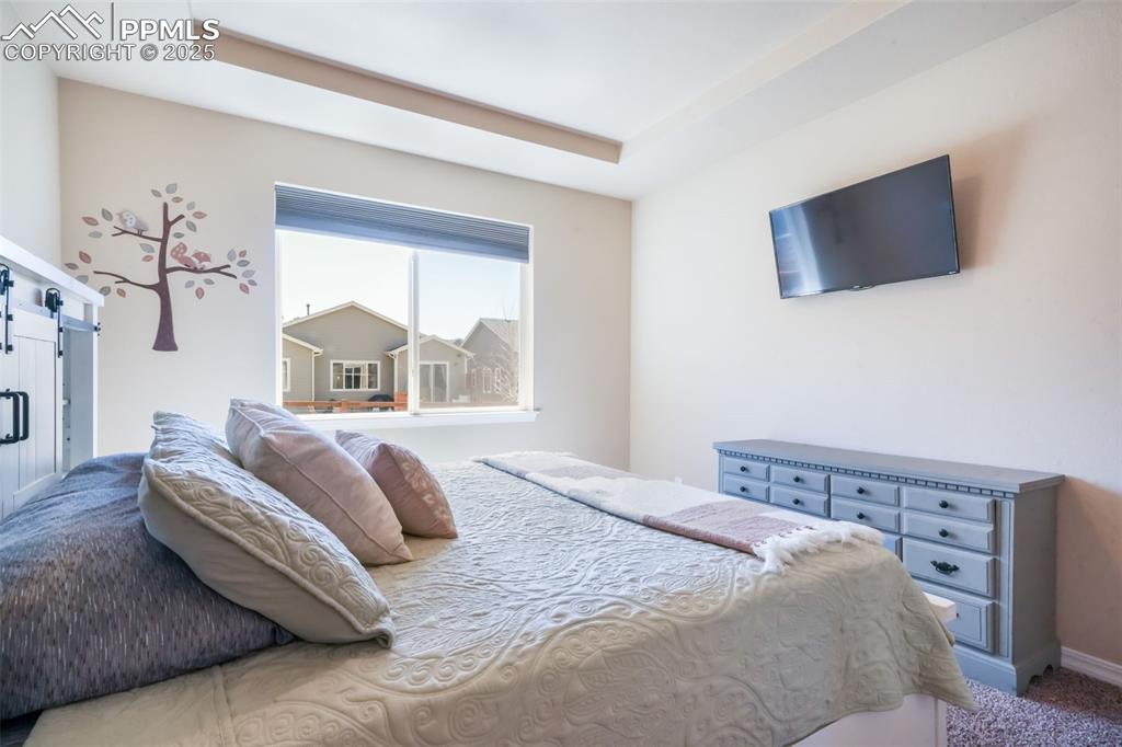 Image 21 of 50: Bedroom