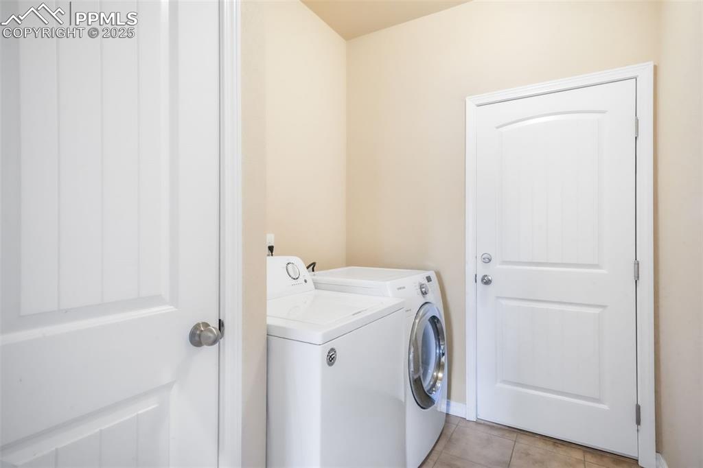 Image 28 of 50: Laundry