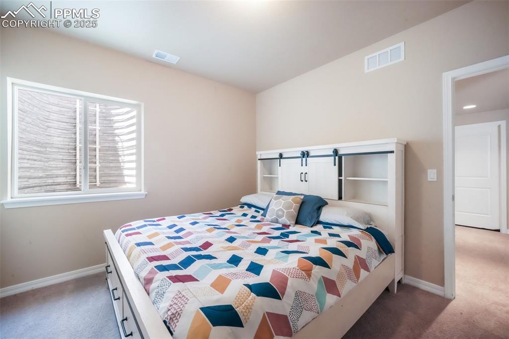 Image 30 of 50: Bedroom