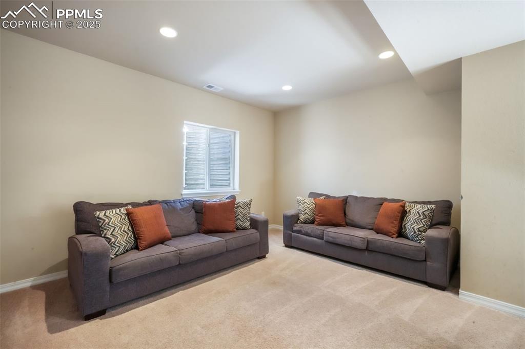 Image 32 of 50: Living Room