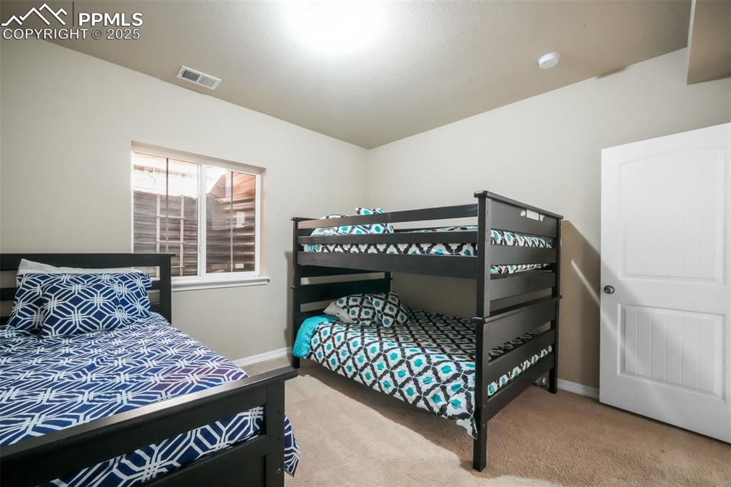 Image 34 of 50: Bedroom