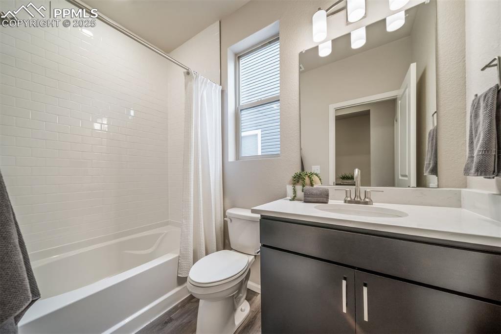 Image 23 of 24: Photos of model home