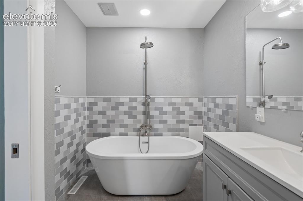 Image 20 of 49: Bathroom 2 Main Level 