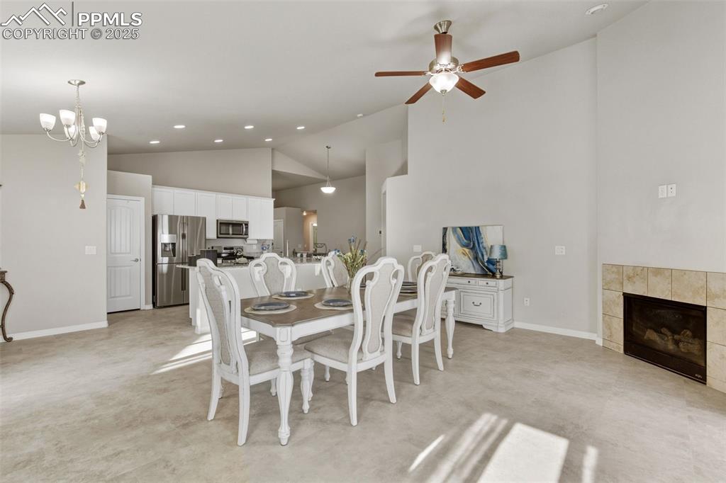 Image 10 of 48: Dining Area