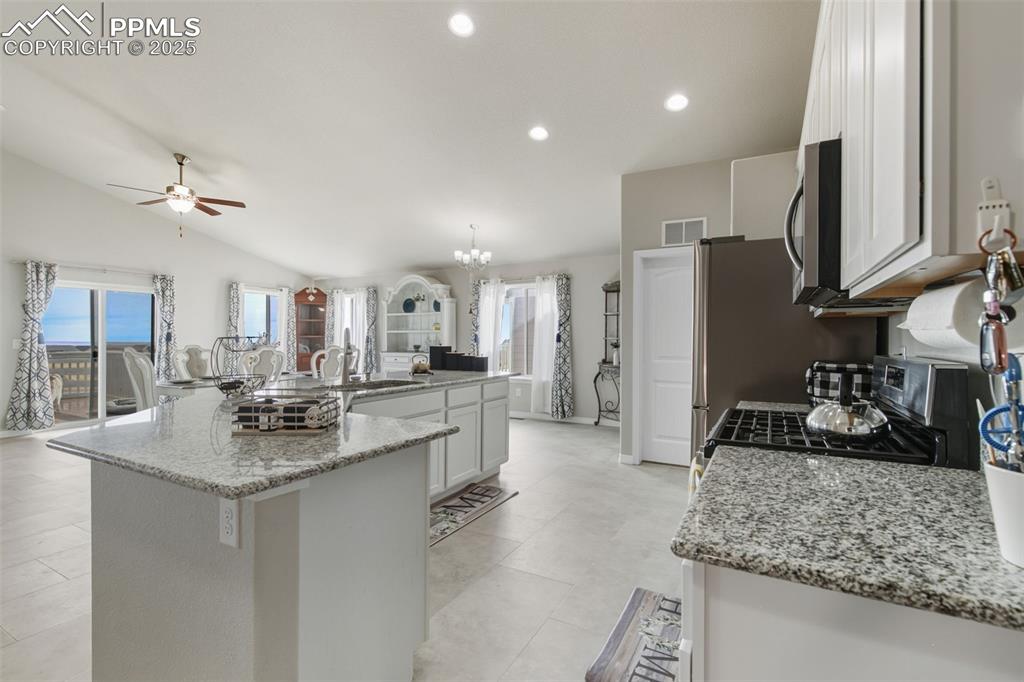 Image 11 of 48: Kitchen