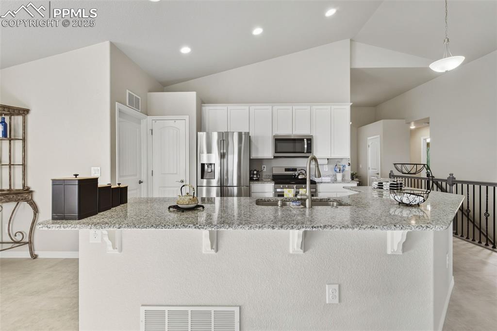 Image 14 of 48: Kitchen