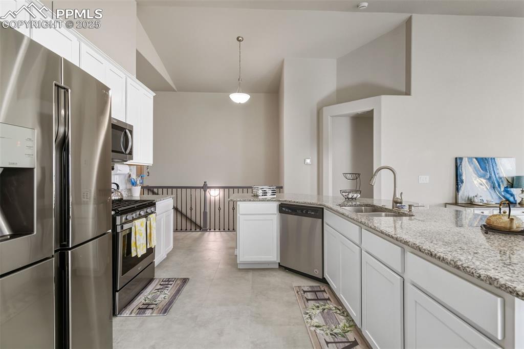 Image 16 of 48: Kitchen