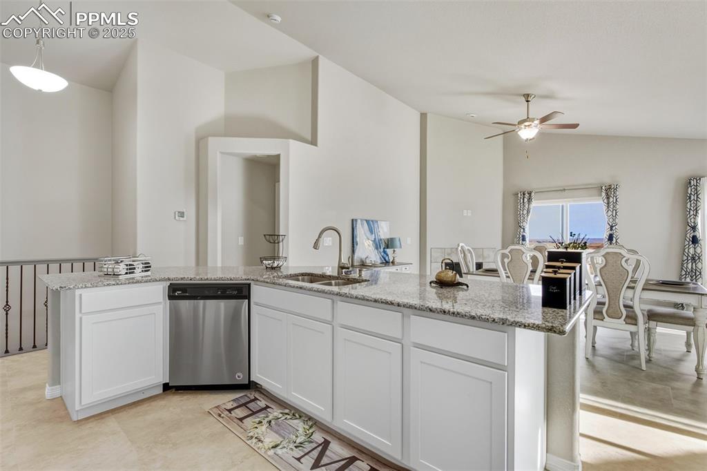 Image 17 of 48: Kitchen