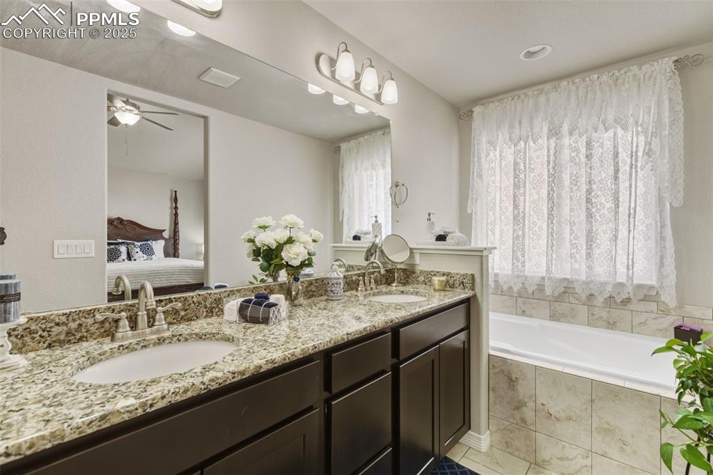 Image 23 of 48: Bathroom