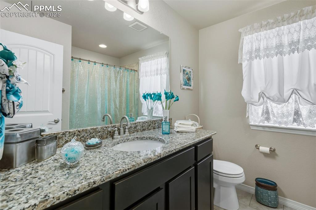 Image 28 of 48: Bathroom