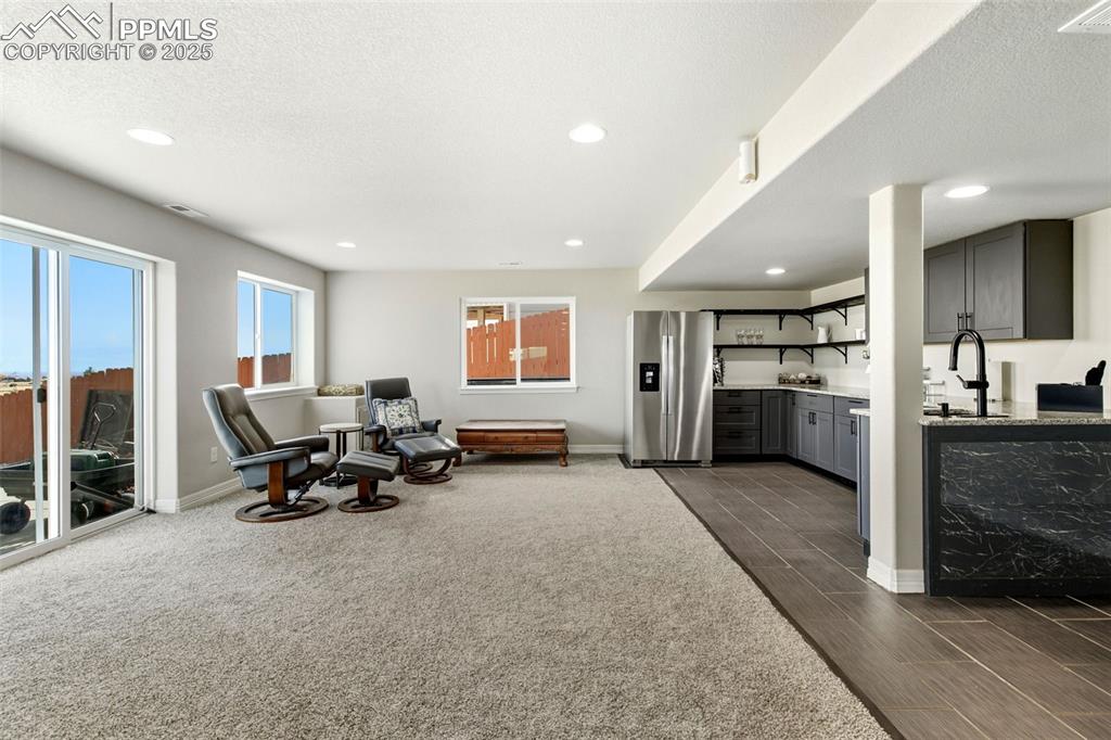 Image 32 of 48: Sitting Room