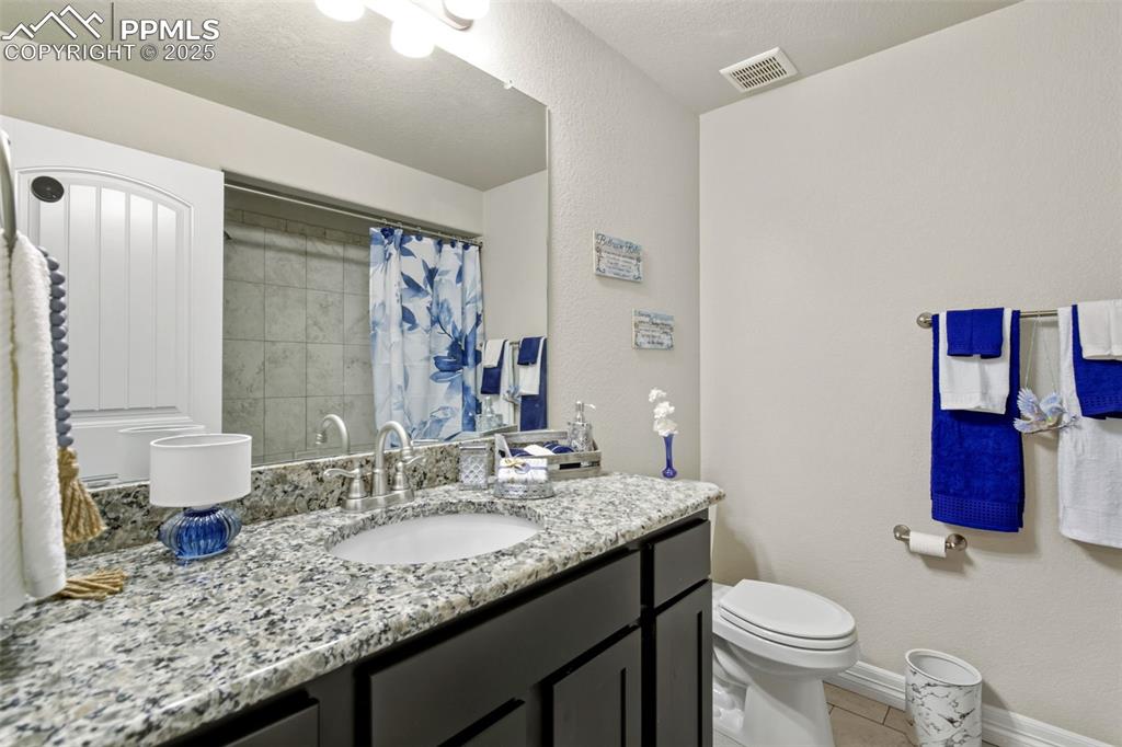 Image 42 of 48: Bathroom