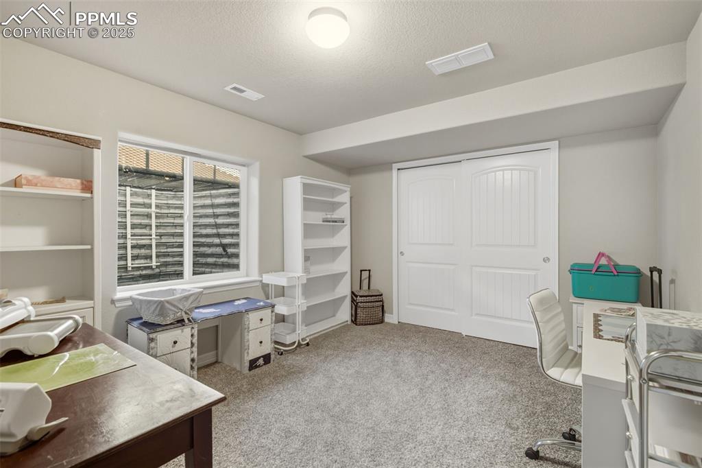 Image 44 of 48: Office