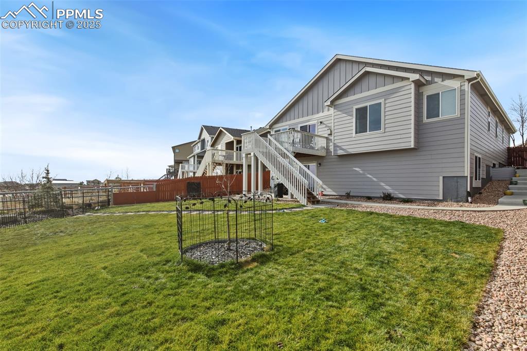 Image 46 of 48: Back of Structure