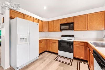 Image 15 of 49: All appliances are included! Virtually staged