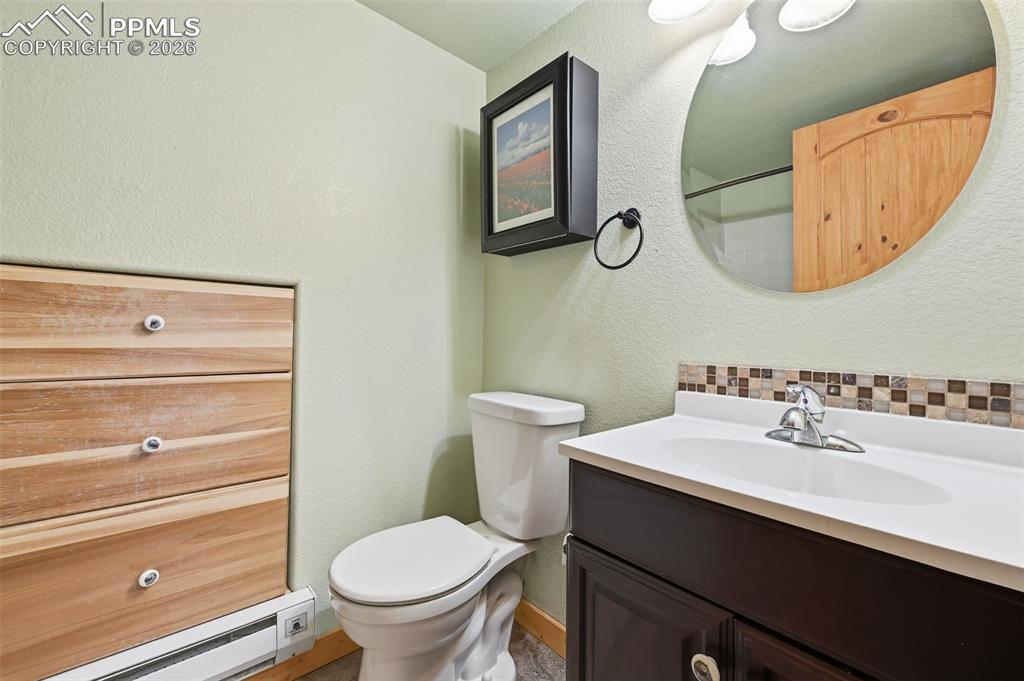 Image 20 of 30: Bathroom