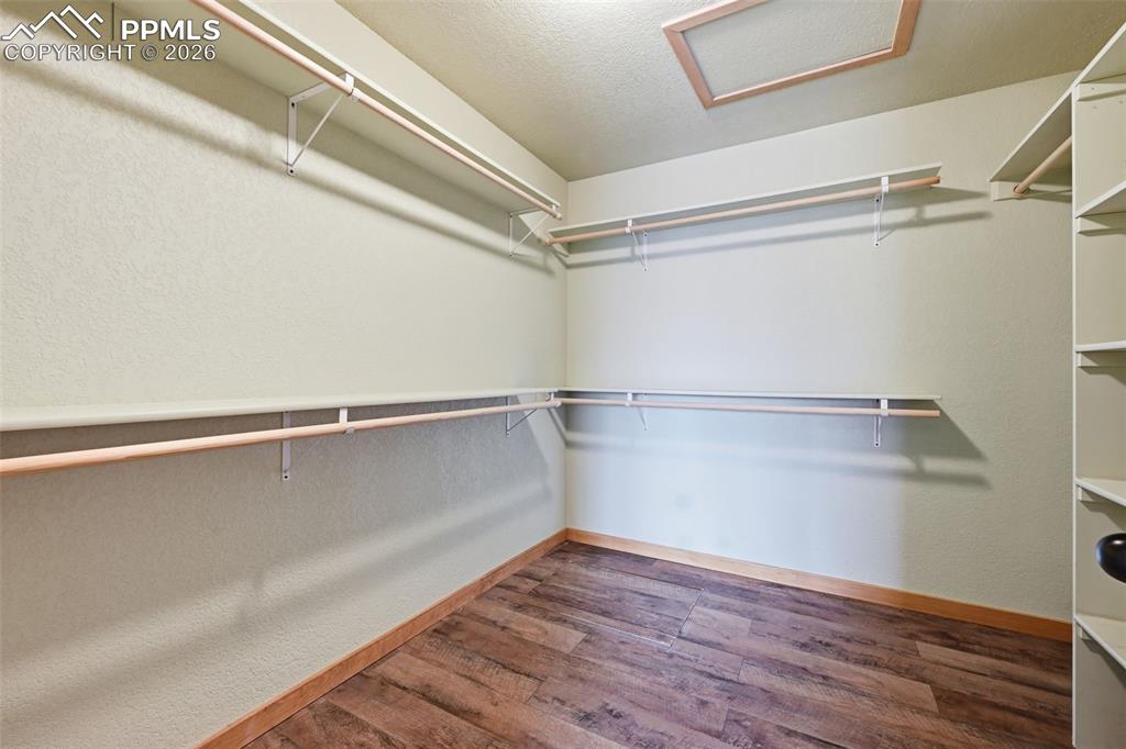 Image 28 of 30: Closet