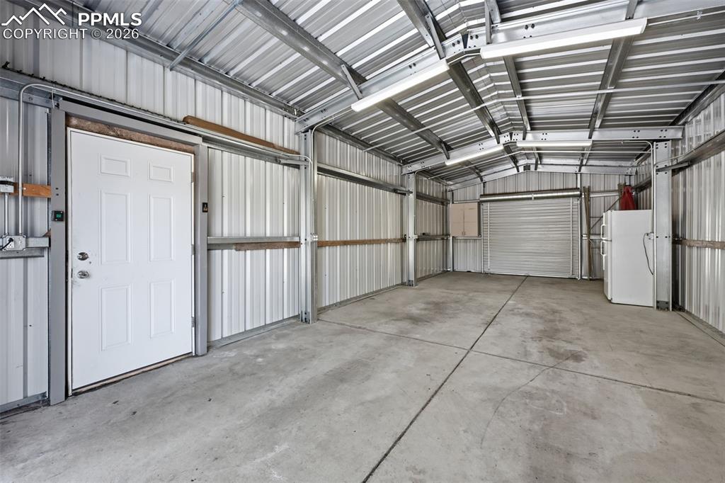 Image 29 of 30: Garage