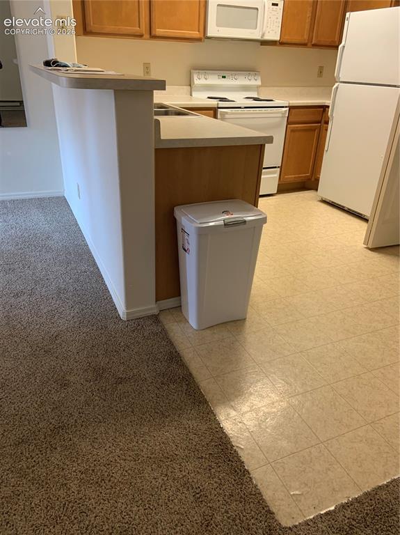 Image 2 of 5: Kitchen