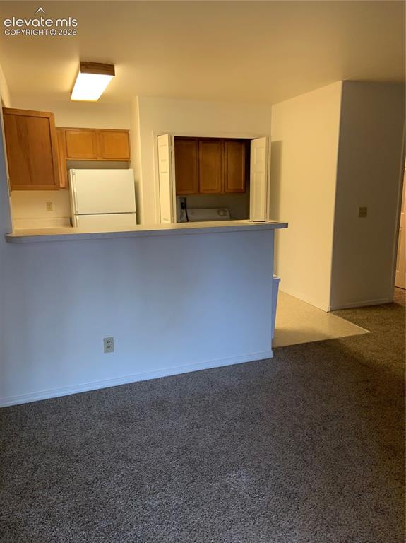 Image 3 of 5: Kitchen