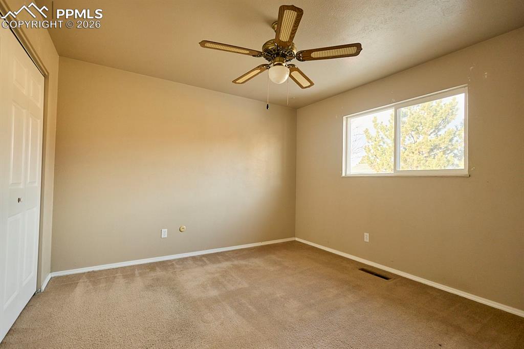 Image 17 of 34: Bedroom