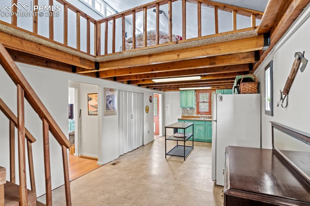 Image 4 of 15: Kitchen