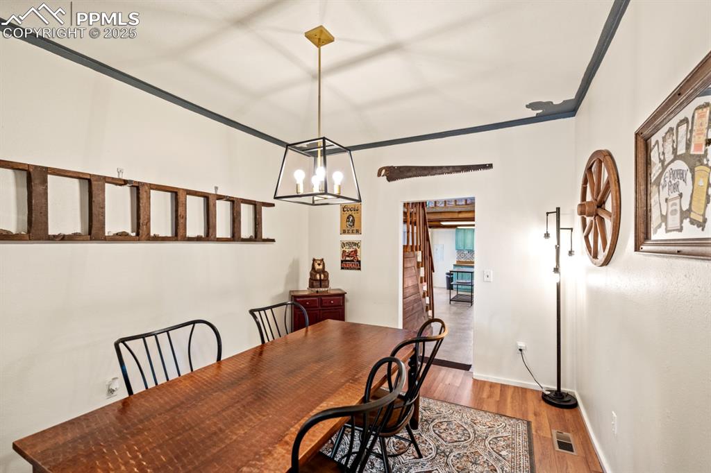 Image 6 of 15: Dining Area