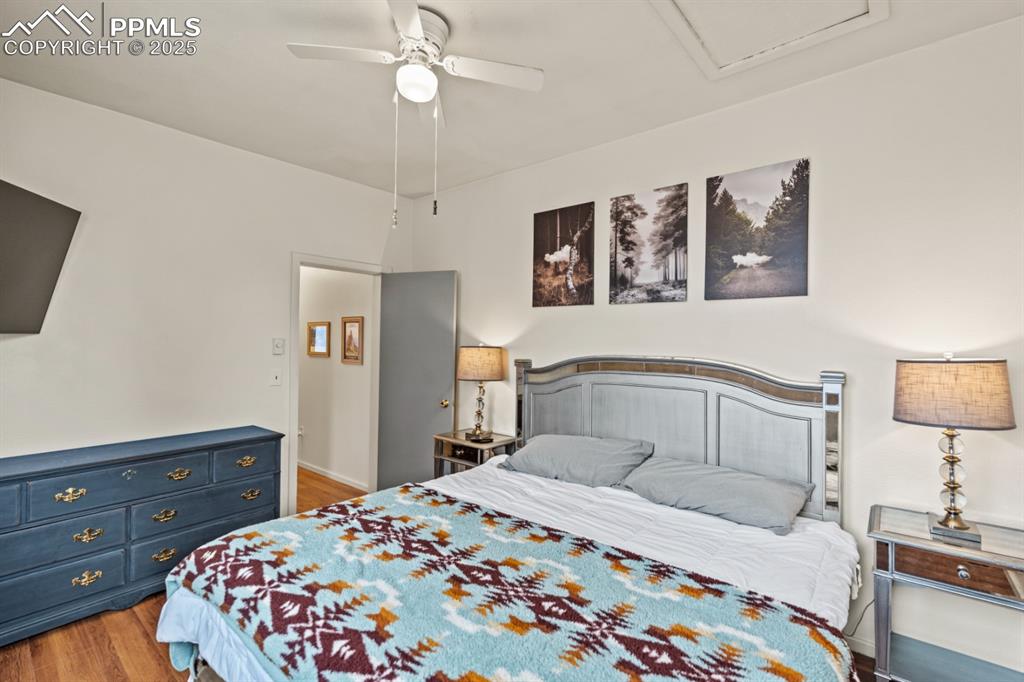 Image 9 of 15: Bedroom