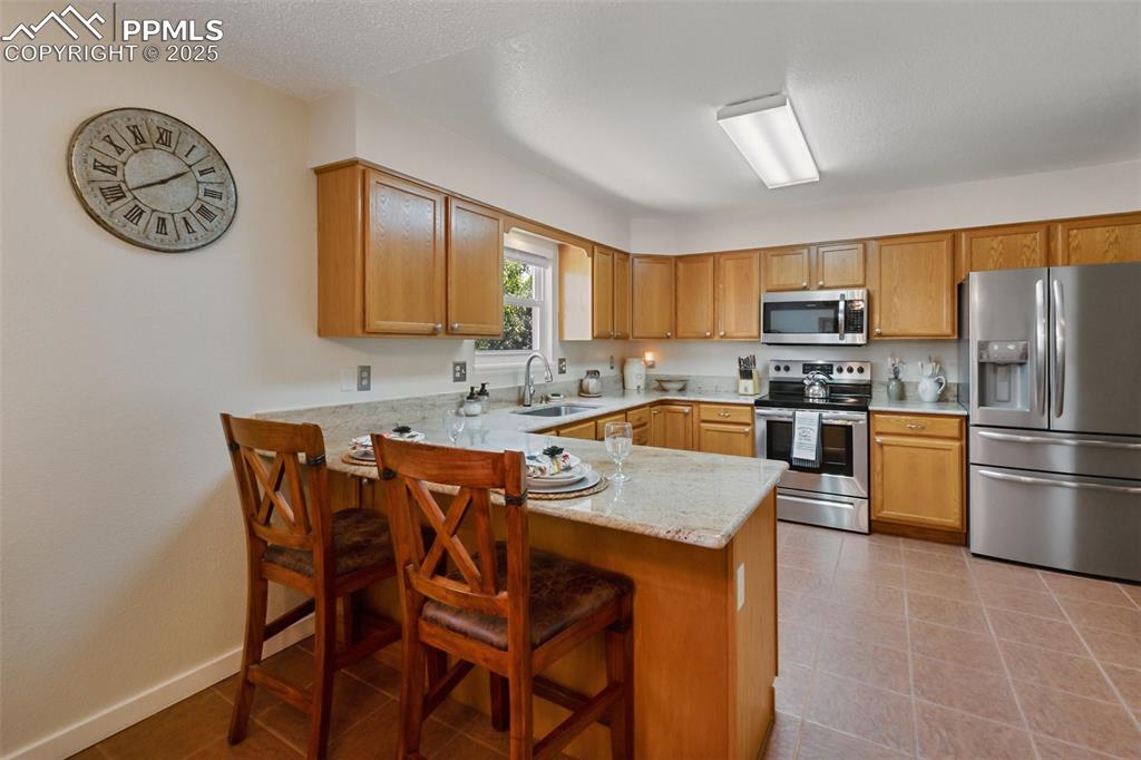 Image 16 of 47: Kitchen