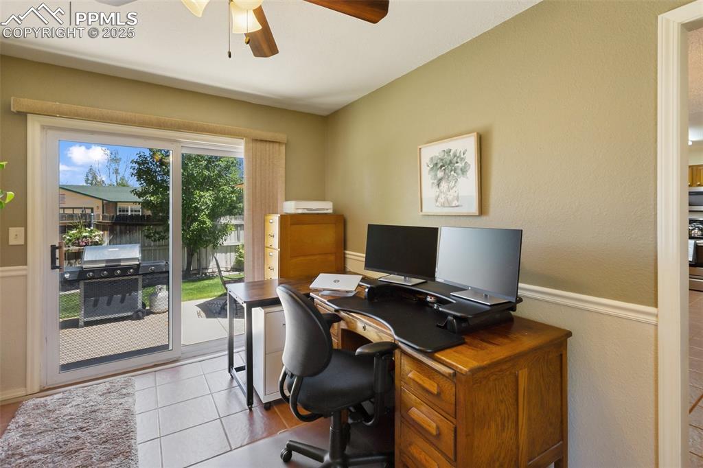 Image 17 of 47: Office