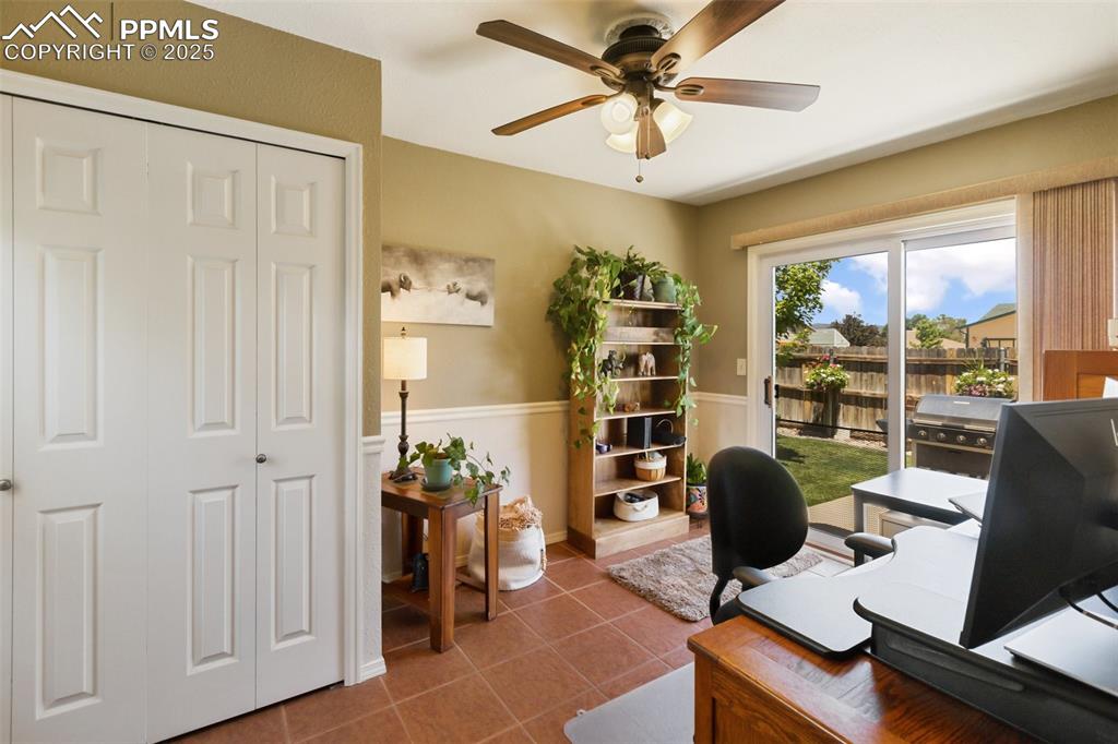 Image 18 of 47: Office