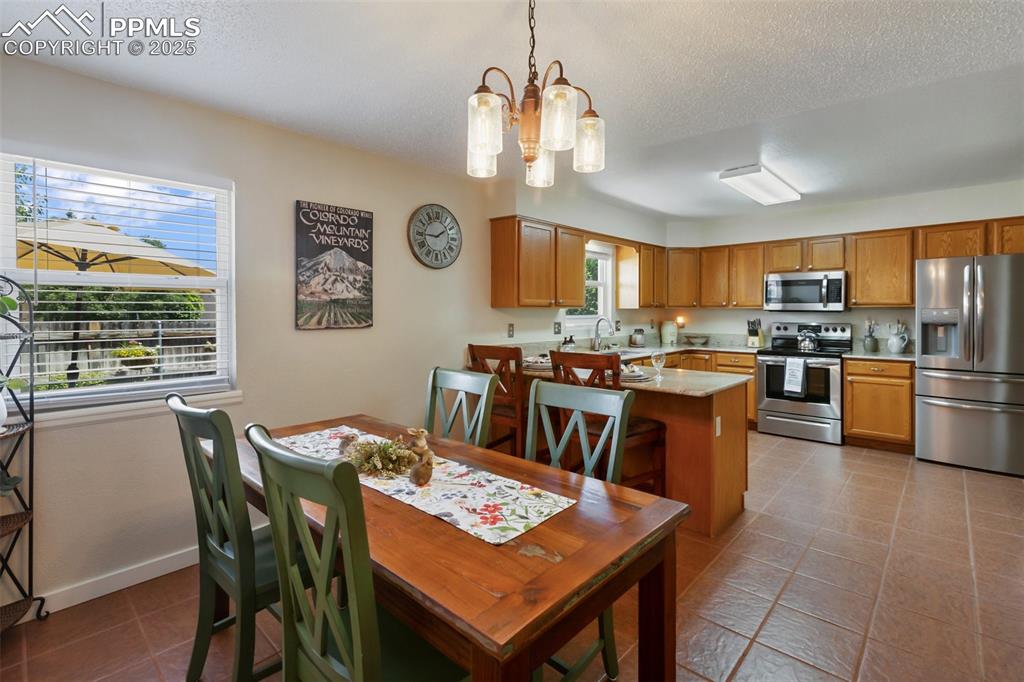 Image 20 of 47: Dining Area