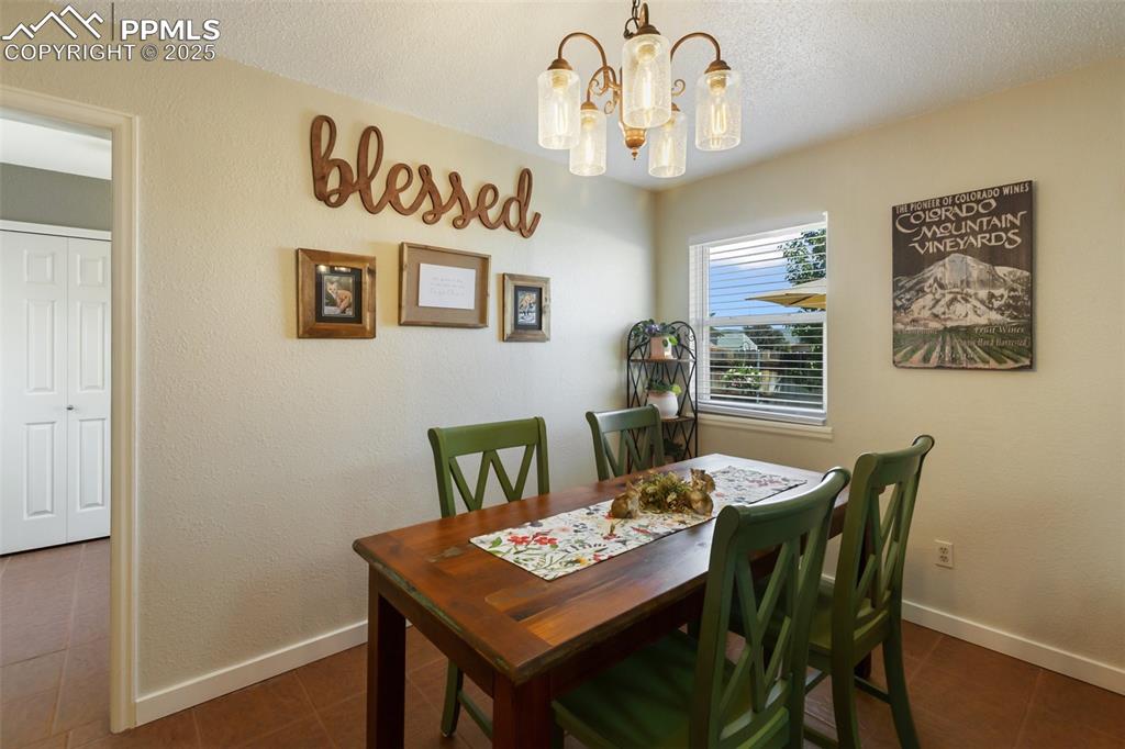 Image 21 of 47: Dining Area