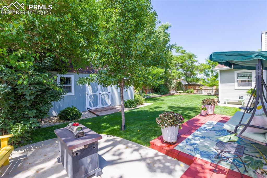 Image 8 of 47: Yard