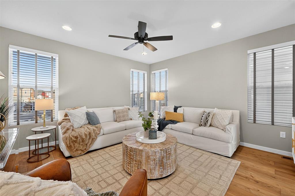 Image 12 of 32: Large windows to bring in lots of natural light