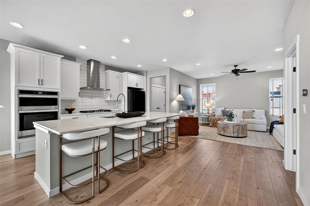 Image 3 of 32: Open floor plan for easy entertaining!