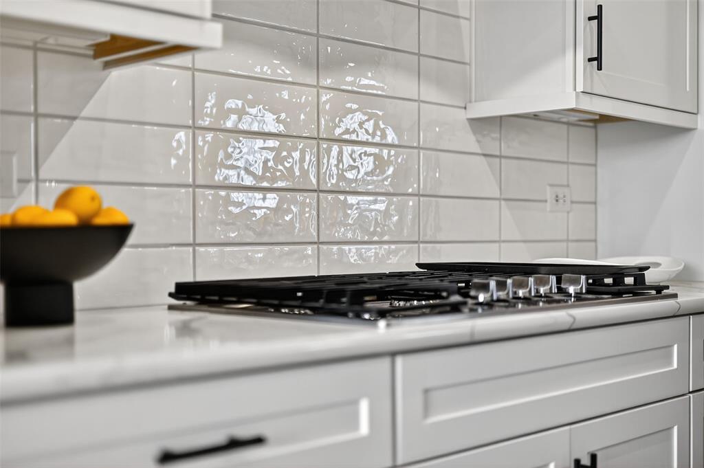 Image 7 of 32: Gourmet cooktop and updates finishes!