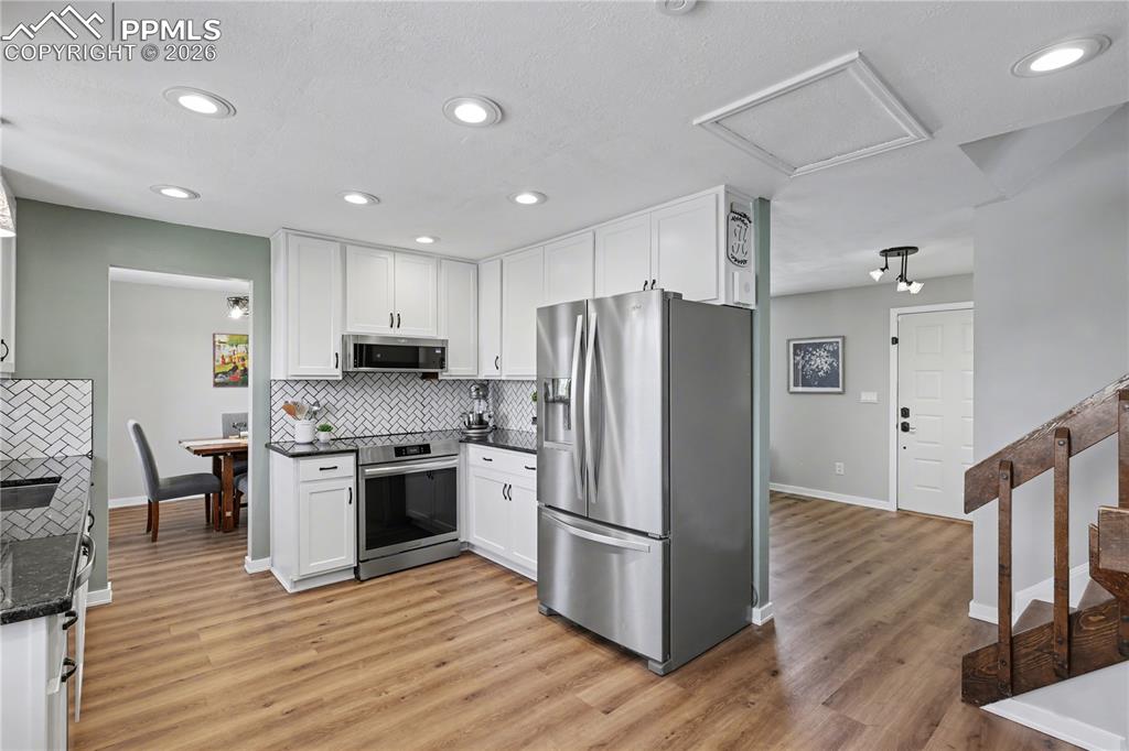 Image 12 of 49: Kitchen