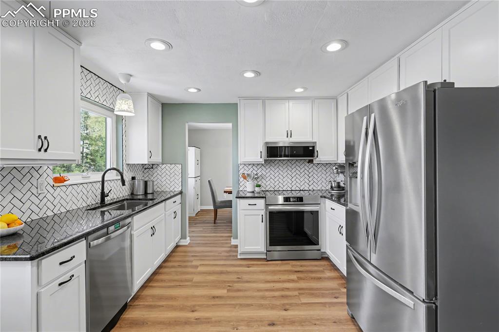 Image 13 of 49: Kitchen