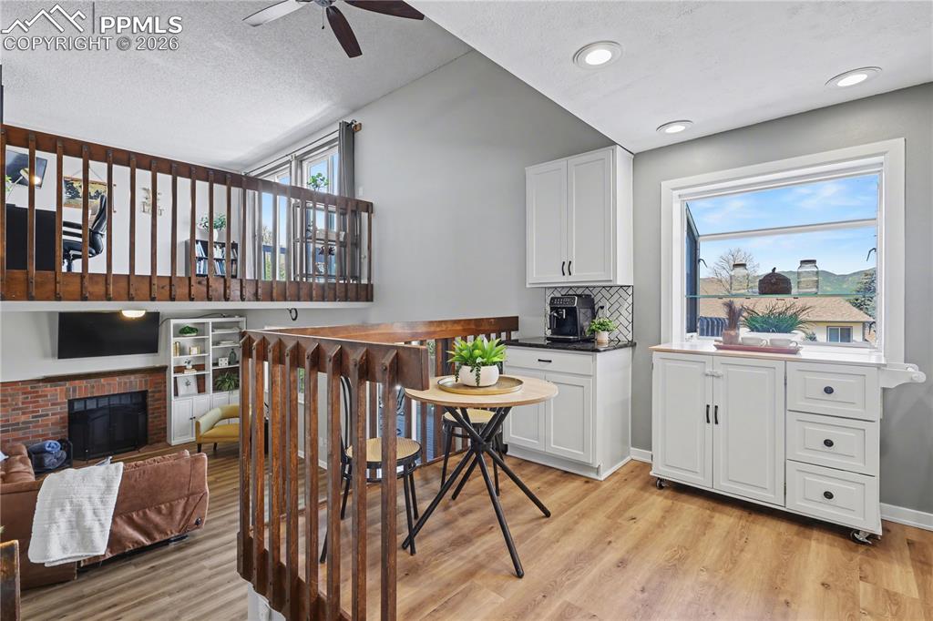 Image 15 of 49: Breakfast Area