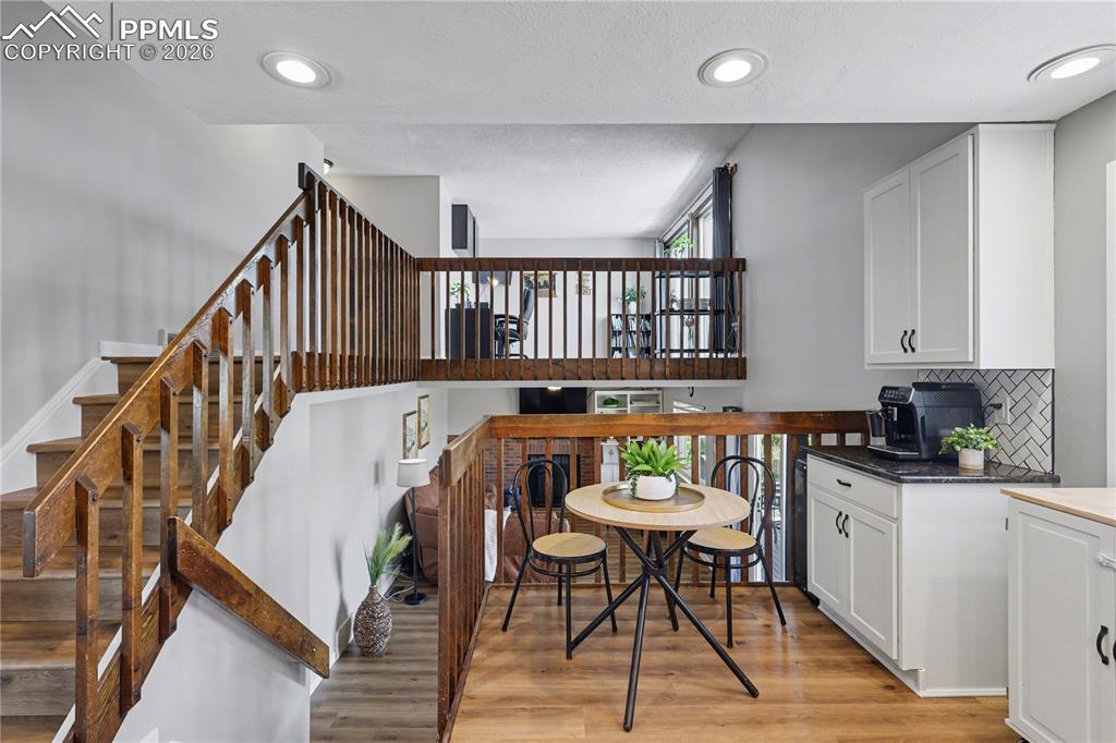 Image 16 of 49: Breakfast Area