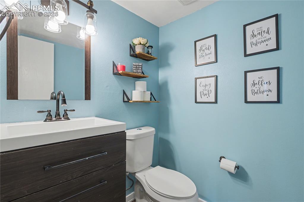 Image 21 of 49: Bathroom