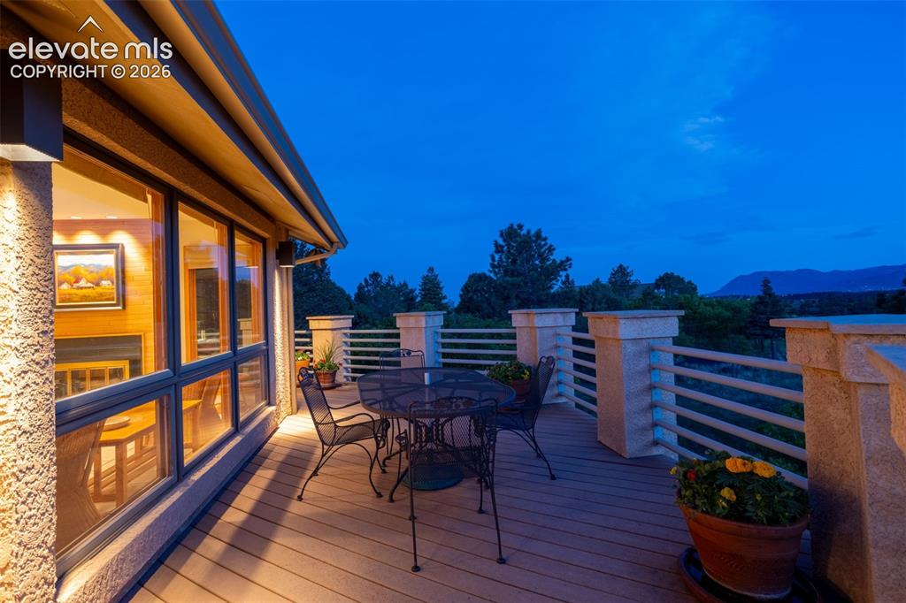 Image 11 of 31: Deck